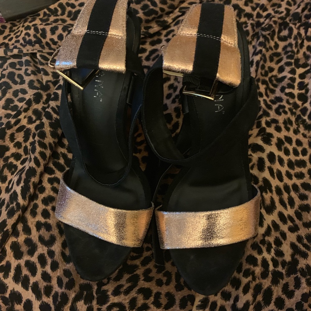 Very Very cute! Gold and black wedge heel
